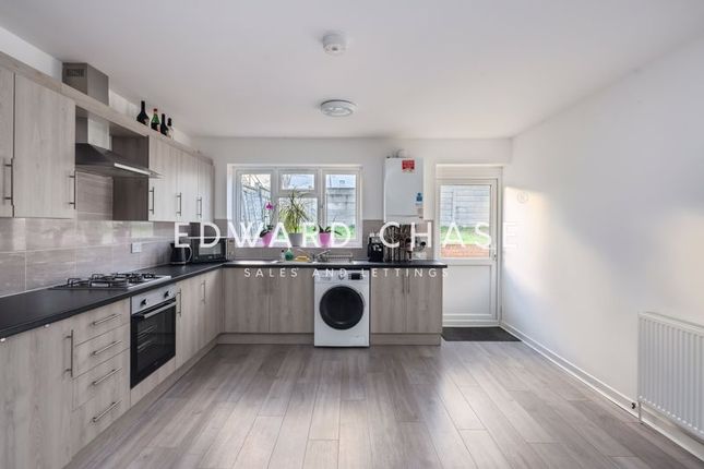 19, Knights Way, Ilford photo 2