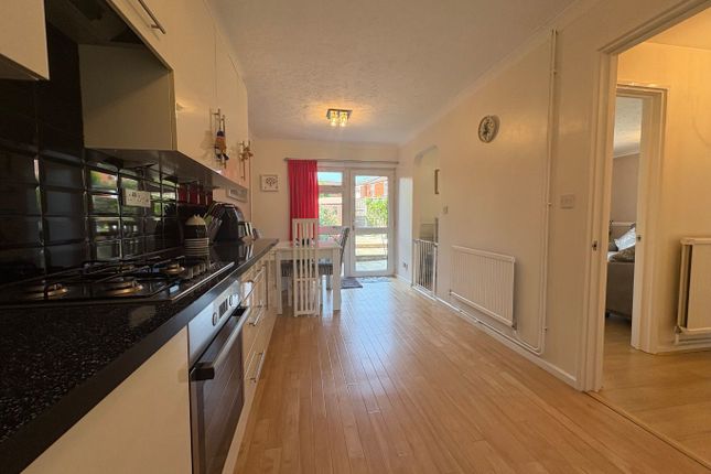 18, Skipton Close, Stevenage photo 2