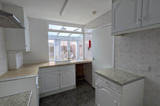 19, Downview Close, Chichester photo 4