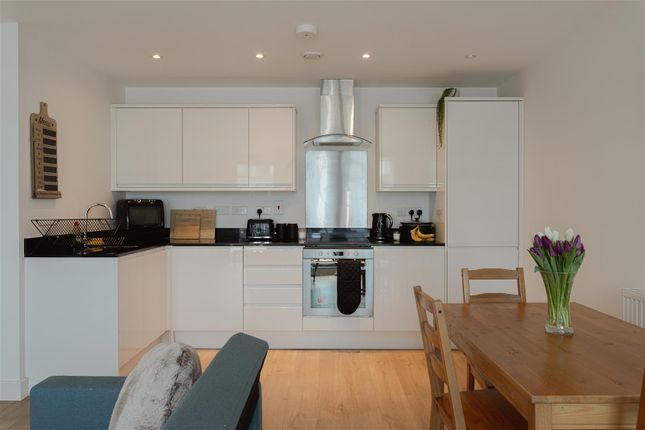 1-bed flat on Flat 17 Queensgate, High Street, Redhill, £215,000