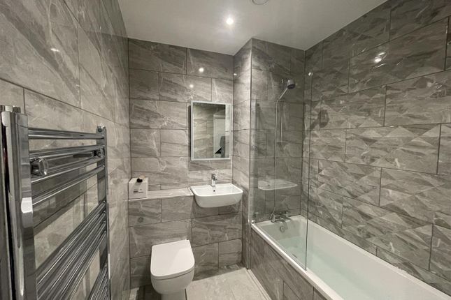 3, Cambridge Court, Camberley photo 2