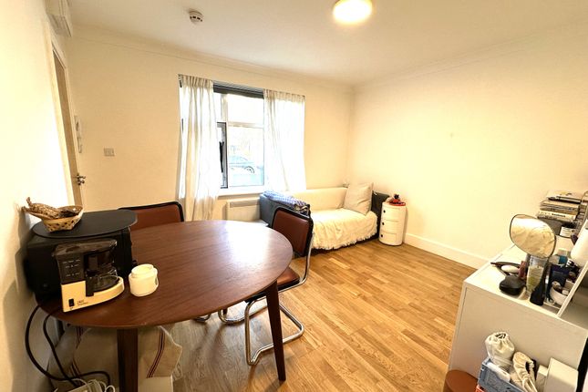 Flat 2, 2a, Antrobus Road, Chiswick photo 2