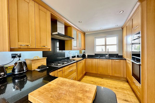 9 Calvinia Close, Basildon photo 4