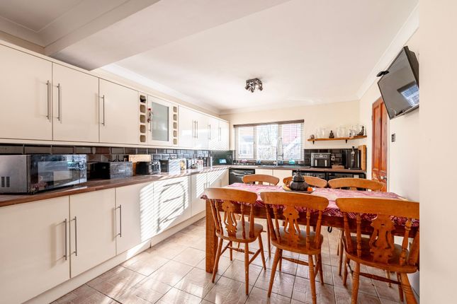 42 Amhurst Gardens, Great Yarmouth photo 2