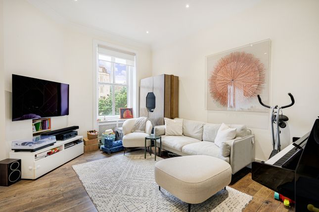 Flat to rent in Earls Court Square, Earls Court