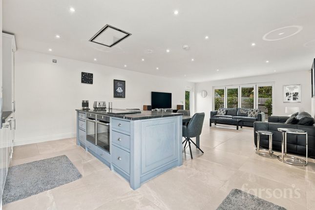 3 Bassett Lodge Magpie Lane, Brentwood photo 2