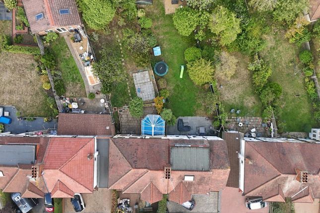15, Charnwood Drive, South Woodford photo 3