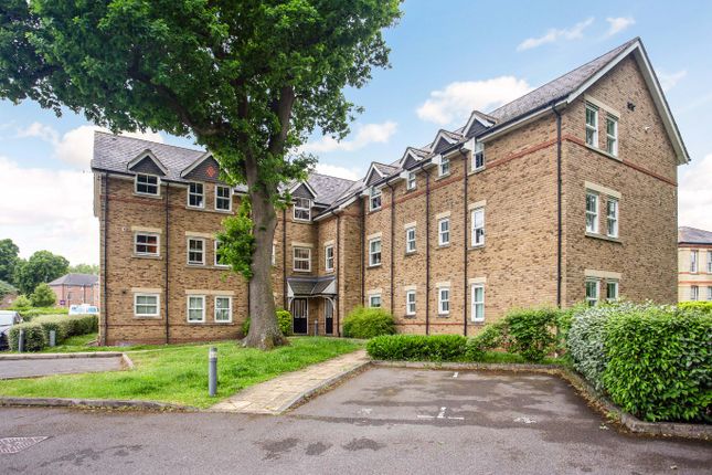 Thumbnail Flat for sale in Eastman Way, Epsom