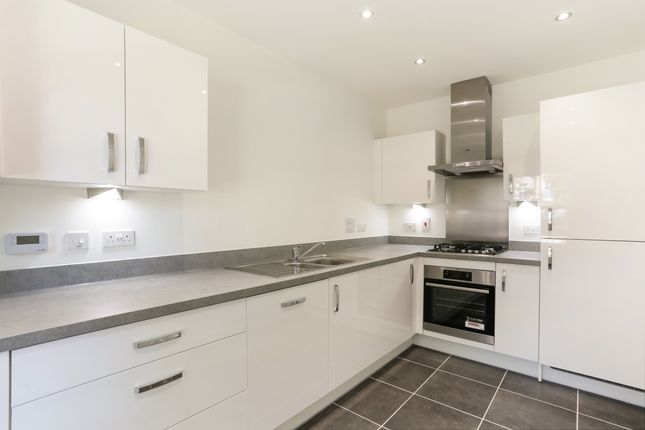 8, Lovegrove Way, London photo 2