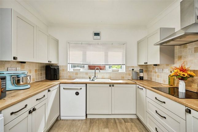 32, Fitzroy Street, Isle of Wight photo 4