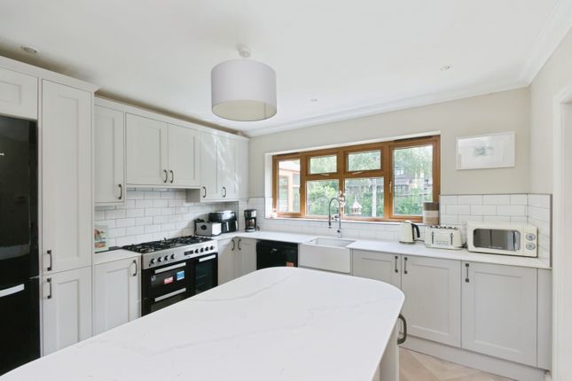 1, Mill Close, Robertsbridge photo 3