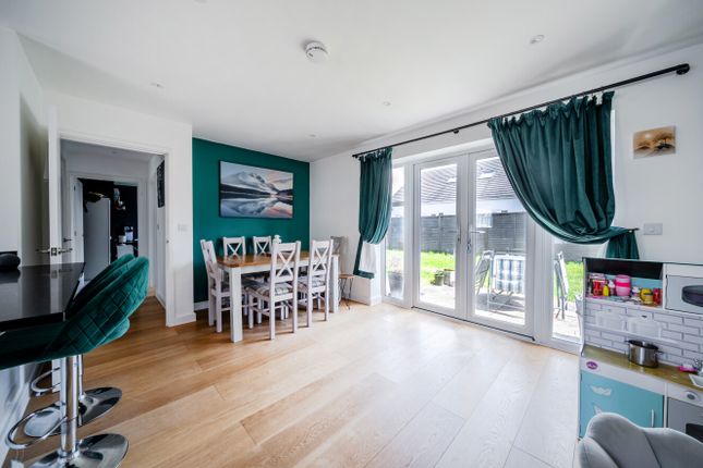 8, Capstan Drive, Somerset photo 3