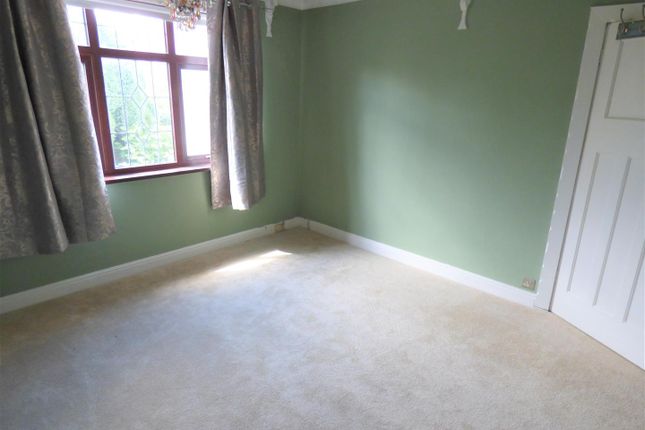 Park Drive, Derbyshire photo 3