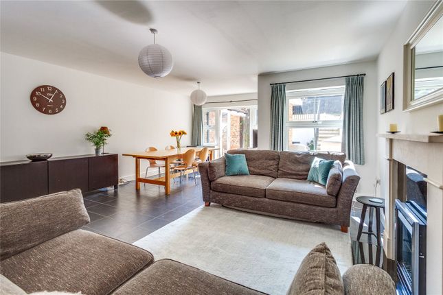 18, Russett Gardens, Berkshire photo 4