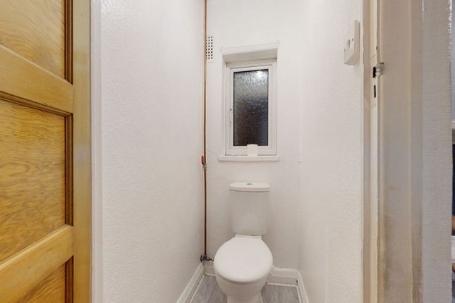 A Clean And Well-Maintained Bathroom Featuring A T...