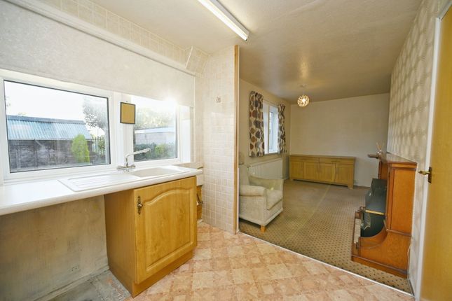13, Doles Avenue, Barnsley photo 4