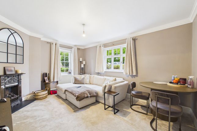 2-bed flat on Flat 2 Eton Lodge, 5, The Park, Cheltenham, £1,600/mo