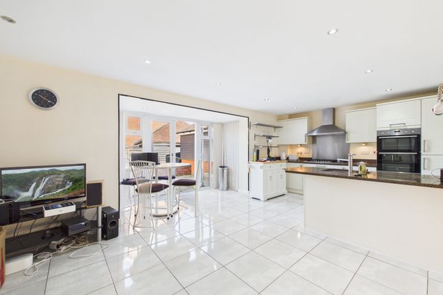 12 Harding Lane, Horsham photo 3