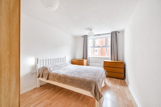 Flat 7 Churchill Lodge, 346, Streatham High Road, London photo 3