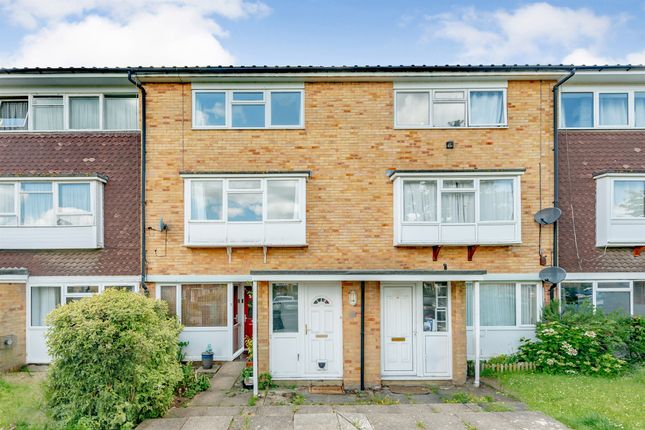 Thumbnail Maisonette for sale in Ash Close, Merstham, Redhill