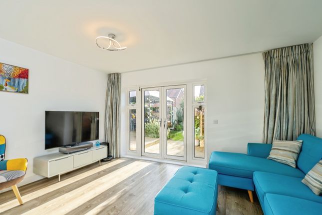 21, Farrier Way, Arundel photo 2