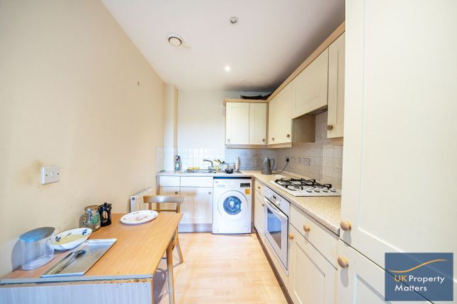 8b Ballista Court, 177 Great North Way, London photo 4