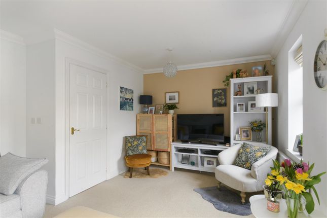52, Horton Crescent, Epsom photo 4