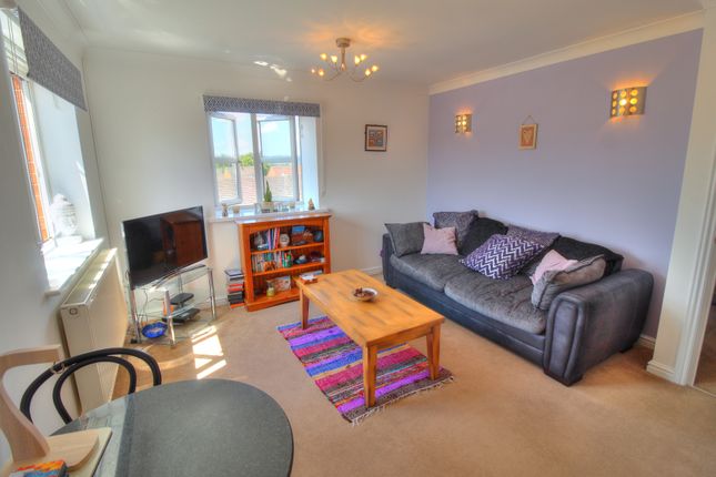 Flat 14, 31, Ray Mercer Way, Kidderminster photo 4
