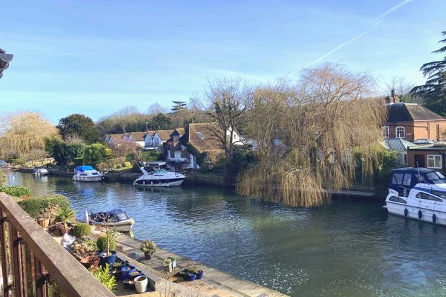 Flat to rent in Temple Mill Island, Marlow