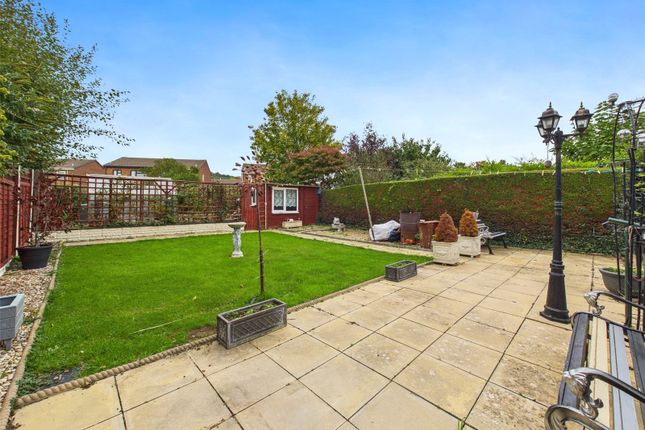 63, Robert Raikes Avenue, Gloucester photo 2