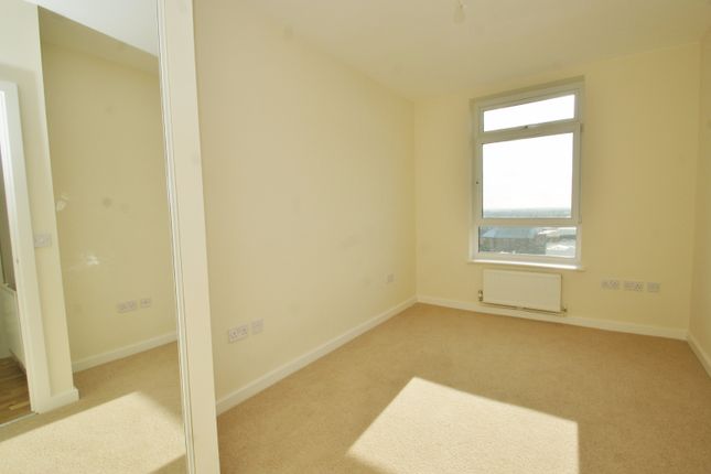 Flat to rent in The Panorama, Ashford
