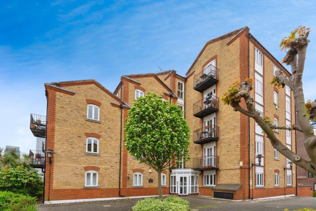 Flat for sale in 245 Rotherhithe Street, Rotherhithe