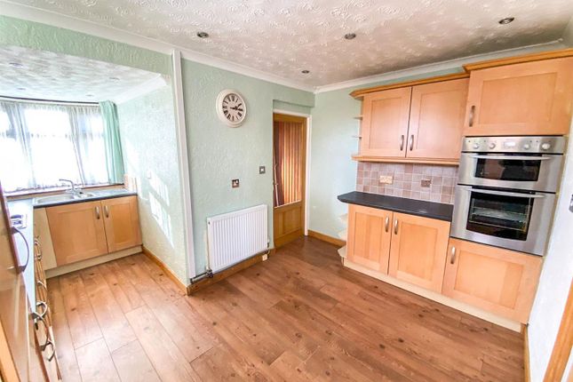 51, Featherstone Close, Nuneaton photo 2