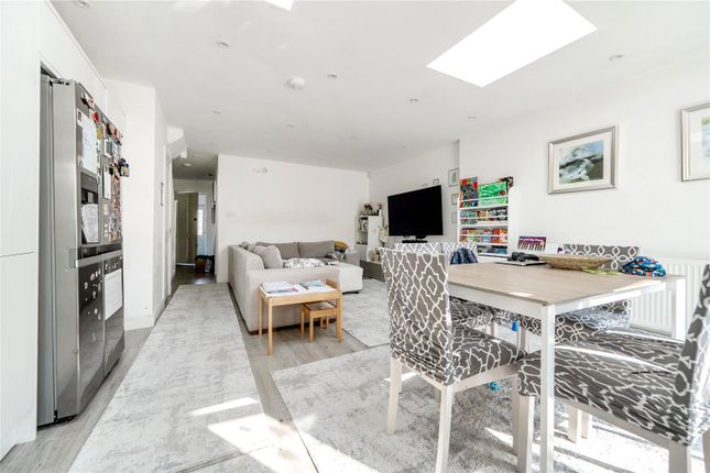 54, Kenilworth Crescent, Enfield photo 2