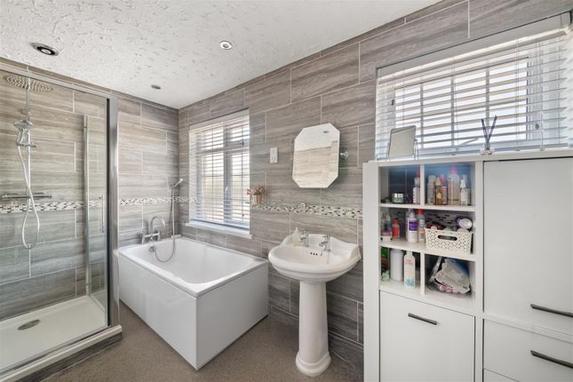 28A, Bosanquet Close, Uxbridge photo 2