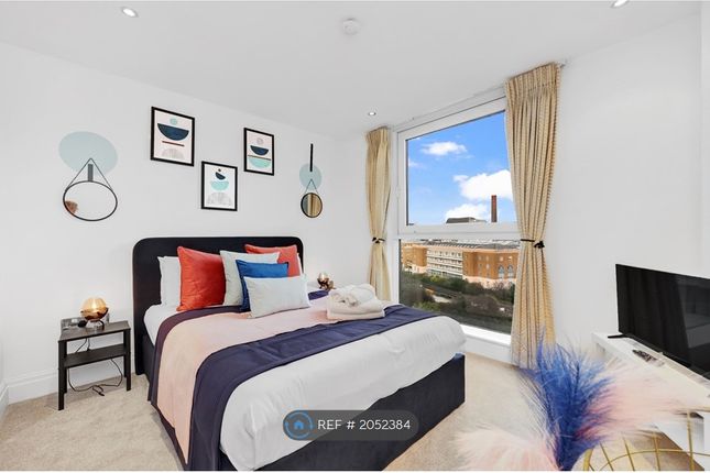 Flat to rent in Thames Point, London