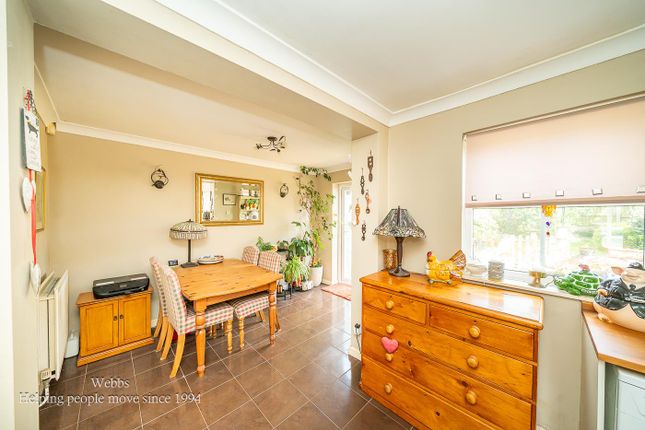 4, Burnet Grove, Wolverhampton photo 4