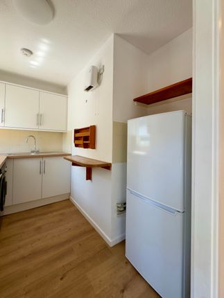 20 Meadow Close, Aylesbury photo 4