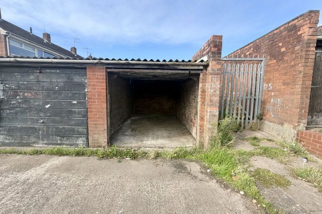 Garage at 9, Winding Mill South, Brierley Hill photo 3