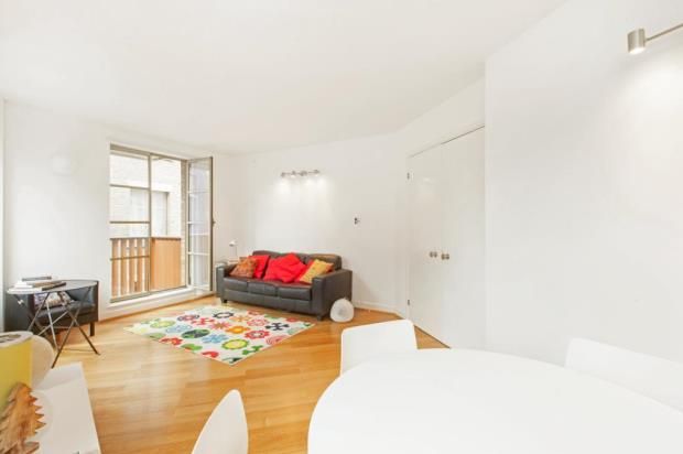 Thumbnail Flat to rent in The Circle, Queen Elizabeth Street, London