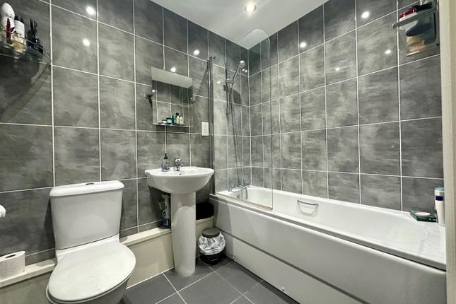 Flat for sale in College Court, Dringhouses, York