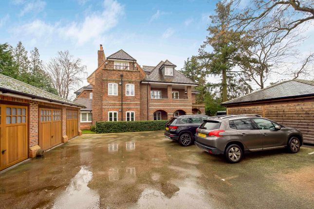 Flat for sale in Oakfield House, Holmes Mead, Pyrford