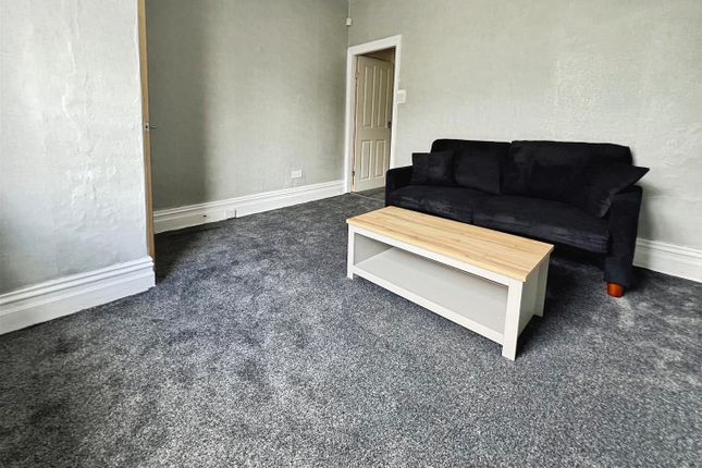 42, Hatfield Road, Bradford photo 3