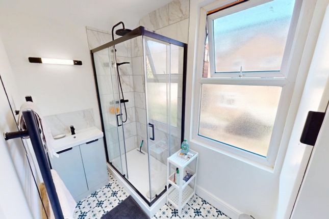 4-bed house on Dunlop Avenue, Nottinghamshire, £2,600/mo