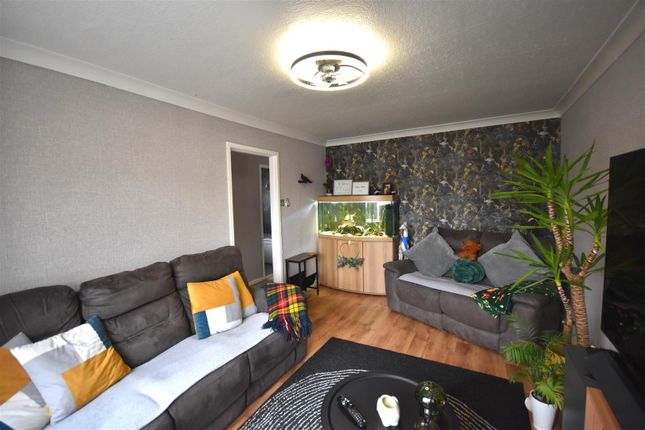 3, Montrose Court, Goole photo 2