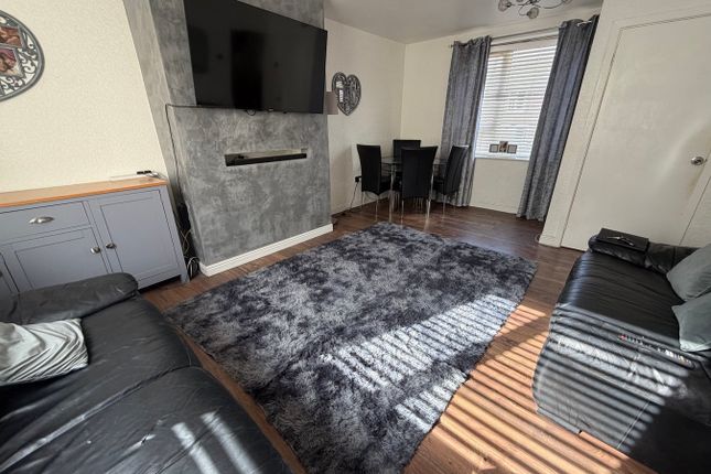 28, Woodley Avenue, Manchester photo 2
