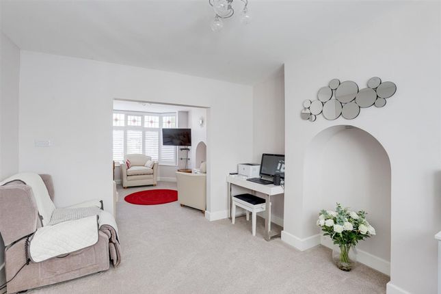 12 Woodland Grove, Nottingham photo 3