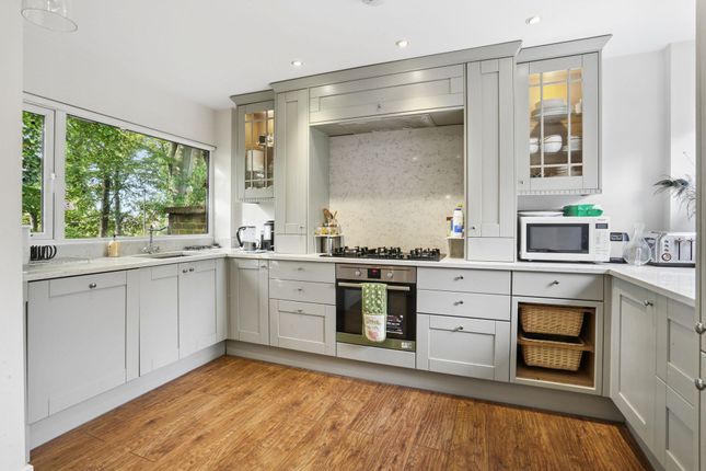 12 Milburn Walk, Epsom photo 2