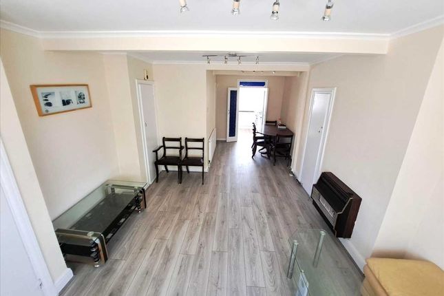 48, Broomgrove Gardens, Edgware photo 2