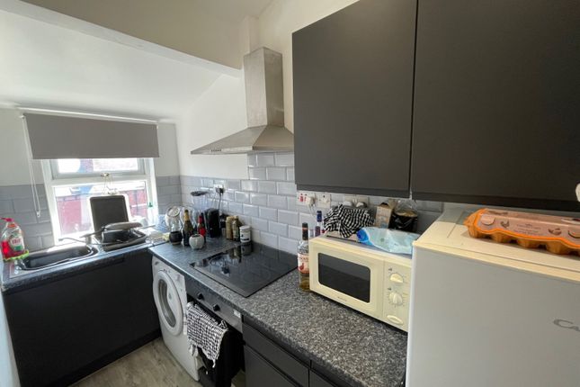 Flat 3, 15, Providence Avenue, Leeds photo 3